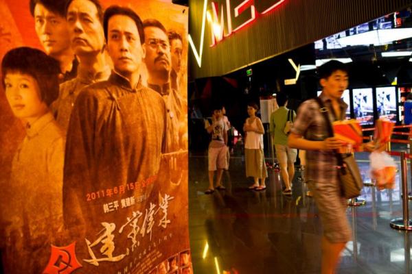 Ketentuan yang diberlakukan badan pengatur media Pemerintahan China itu, mengharuskan seluruh bioskop lokal untuk memutar satu dari empat video propaganda.
