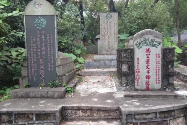 Makam Sa`ad berada di dalam ruang khusus berarsitektur Tiongkok pada era Dinasti Tang.