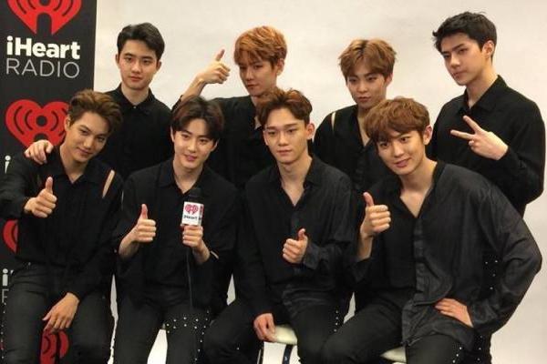 Boy band asal Korea Selatan EXO membuat debut pertama di Billboard 200 dengan menempati posisi 40 besar.