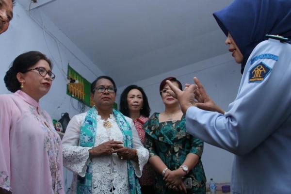 Hal itu ia sampaikan saat melakukan kunjungan kerja ke Pusat Pelayanan Terpadu Pemberdayaan Perempuan dan Anak (P2TP2A) Kota Manado