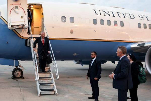 Rex Tillerson tiba di Kuwait pada awal kunjungan empat hari ke Kuwait, Qatar dan Arab Saudi untuk membantu mencari penyelesaian krisis Teluk yang sedang berlangsung.