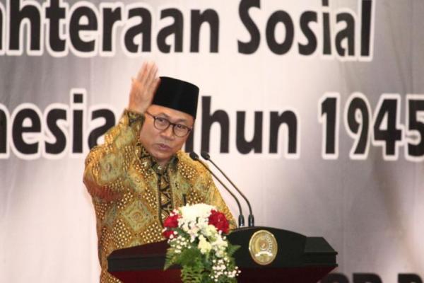 Ketua MPR Zulkifli Hasan mengatakan pentingnya Pancasila dipahami bukan untuk membeda bedakan, tapi justru untuk membangun perasaan senasib sepenanggungan.