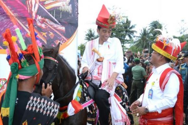 Menurut Presiden, setiap suku dan daerah memiliki keunikan dan memiliki kelebihannya masing-masing yang dapat menjadi daya tarik bagi wisatawan lokal maupun mancanegara.