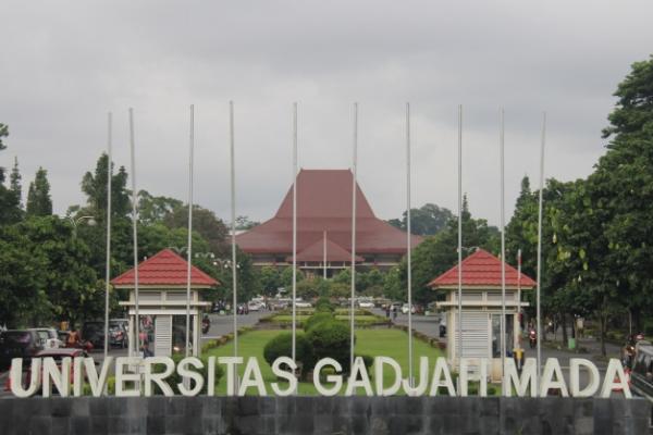 Gagal lolos Seleksi Nasional Masuk Perguruan Tinggi Negeri (SNMPTN) bukan berarti dunia kiamat. Bagi para fresh graduate SMA/sederajat, masih ada dua kesempatan lagi masuk ke kampus impian.
