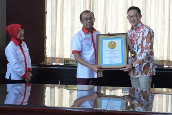 Ini menjadi bagian sinergisitas antara Kemenpora dengan Bank BJB untuk mendorong progam Ayo Olahraga.