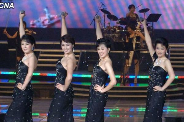 Diam-diam negara tetangga Korsel yakni Korea Utara juga punya girl grupnya sendiri yang biasa disebut Moranbong Band girl grup ini terdiri dari beberapa member