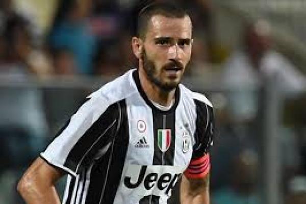 Pemain bertahan Juventus Leonardo Bonucci harus beristirahat di meja perawat selama sebulan ke depan, setelah dilaporkan mengalami cedera engkel.