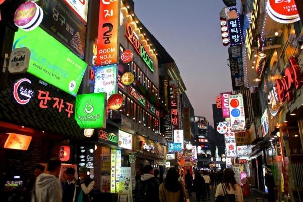 Kantor berita CNN baru-baru ini menobatkan Seoul sebagai kota terbaik di dunia Beberapa hal dibawah ini bisa jadi merupakan beberapa sebab ibu kota Korea Selatan ini pantas memperoleh gelar tersebut