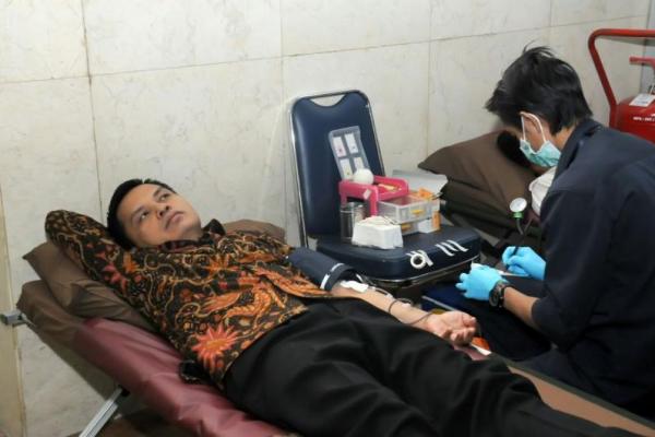 Selain memfasilitasi pelayanan kesehatan bagi pegawai, juga sebagai aksi kemanusiaan bagi siapapun yang membutuhkan donor darah.