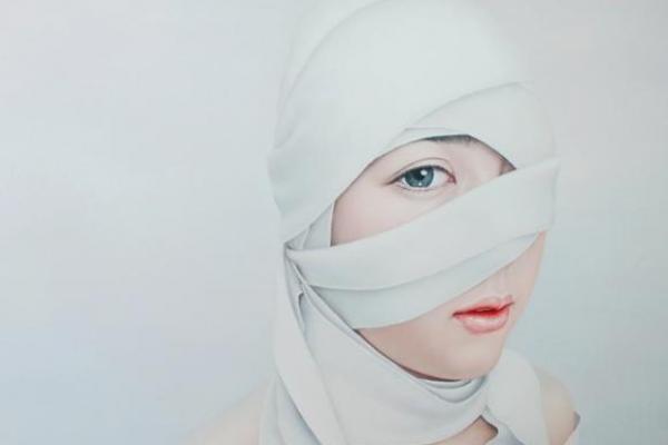 Seorang wanita Korea yang berada di usia 20an dituntut karena menusuk mata orang yang baru ditemuinya gegara orang asing itu memliki operasi plastik yang sama dengannya.
