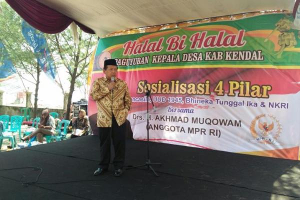 Pancasila merupakan falsafah hidup bagi bangsa dan segenap warga negara Indonesia