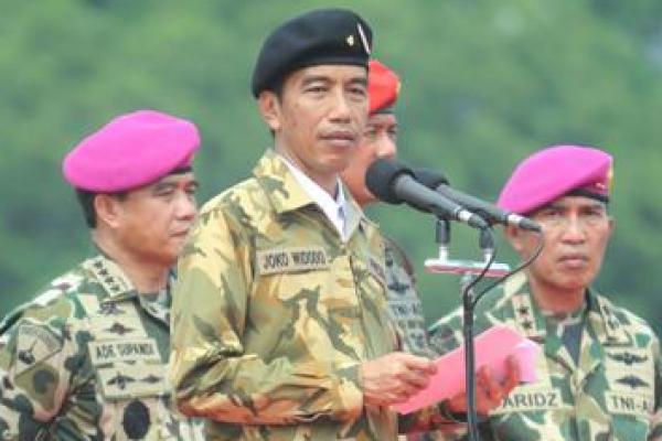 Dengan penampilan semacam itu tidak mungkinlah Jokowi menjadi diktator. Apalagi latar belakangnya juga sipil, bukan militer.