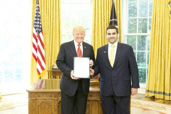 Presiden Donald Trump menerima duta besar Saudi yang baru untuk AS, Pangeran Khaled bin Salman, di Gedung Putih