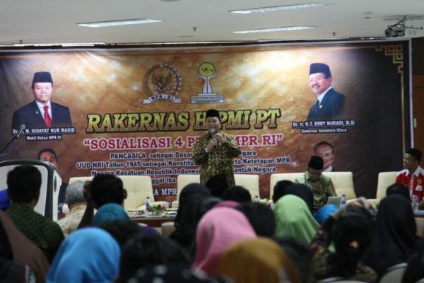 Hidayat Nur Wahid mengambil sisi positif dari kehadiran BP7 dan Penataran P4 namun ditegaskan metode sosialisasi saat ini berbeda dengan masa sebelumnya.