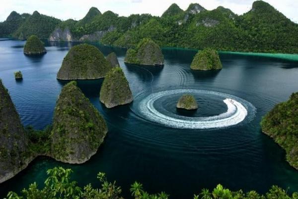 Indonesia memiliki kawasan wisata yang dapat menarik turis mancanegara‎.