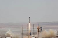 Iran Luncurkan Roket Pembawa Satelit ke Luar Angkasa