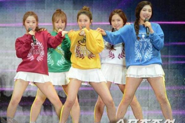 Grup K-Pop tersebut meluapkan kebahagiaannya lewat sebuah status di akun resmi band.