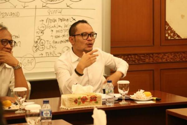 Tahir berkomitmen membantu pemerintah untuk meningkatkan kompetensi pekerja migran Indonesia