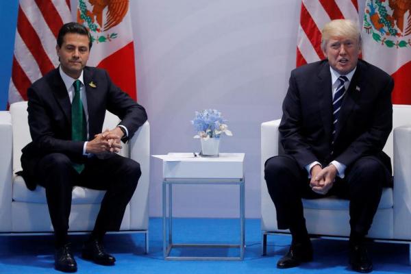 Presiden Amerika Serikat Donald Trump desak Presiden Meksiko agar berhenti menyuarakan pertentangan atas rencananya agar Meksiko membayar pembangunan dinding perbatasan