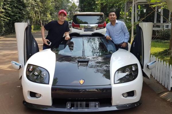 Artis Raffi Ahmad baru saja mendapat teguran dari Ditjen Pajak usai memamerkan mobil super mewah, Koenisegg