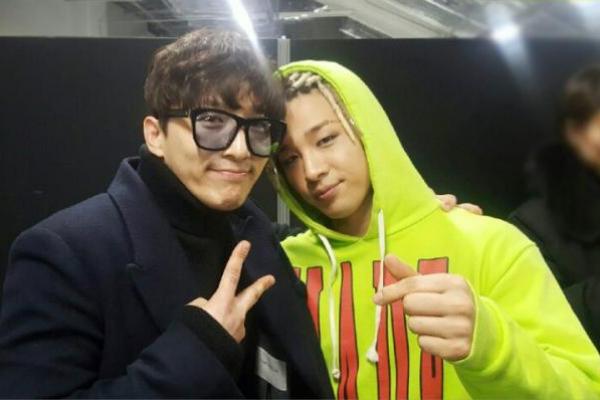 Kakak Bigbang Taeyang Dong Hyun Bae baru-baru ini melakukan wawancara ia menceritakan bagaimana rasanya menajdi saudara dari seorang idol terkenal