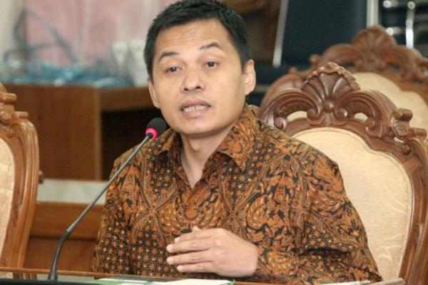 Perdebatan bahkan sampai konflik keras teurtama di ranah media sosial antar elit politik sampai antar rakyat di warung kopi mengerucut pada persoalan perbedaan