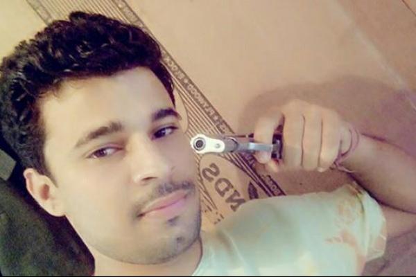 Seorang pria asal India, Deepak Malik, yang dicari polisi karena diduga membunuh mantan pacarnya malah mengejek polisi di Facebook.
