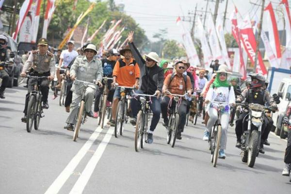 Menpora berharap, Bupati Blitar membuat hari bersepeda.