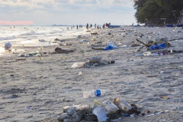 Circular ekonomi menekankan pada rantai daur ulang sampah, terutama kemasan plastik.