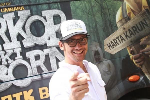Dua hari setelah menghirup udara bebas, Tora Sudiro kini kembali disibukkan dengan promosi film terbarunya Warkop DKI Reborn: Jangkrik Boss Part 2 yang sebentar lagi akan tayang di biosop seluruh Indonesia