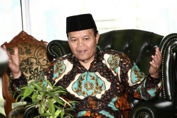 Hidayat menyampaikan terorisme terlarang di Indonesia karena tidak sesuai dengan sila pertama Pancasila