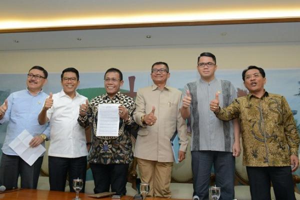 Pansus Angket DPR terhadap Komisi Pemberantasan Korupsi (KPK) menolak disebut antiklimaks. Hal itu menyikapi rekomendasi Pansus DPR tanpa meminta klarifikasi dari pimpinan KPK.