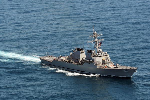 Sepuluh personil angkatan laut hingga kini dinyatakan hilang, sementara lima lainnya luka-luka.