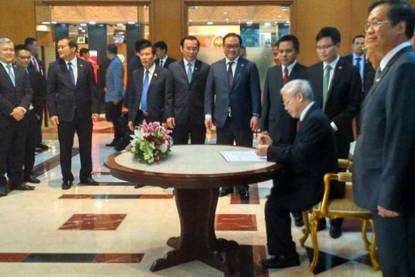 Sekretaris Jenderal Partai komunis Vietnam, Nguyen Phu Trong bersama 12 orang anggota delegasinya, melakukan kunjungan kehormatan ke pimpinan MPR RI.