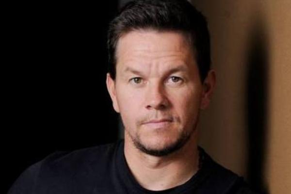 Mark Wahlberg menempati posisi teratas dalam daftar aktor berpendapatan tertinggi Forbes di tahun 2017