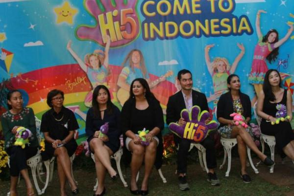 PT Falcon Pictures  bekerjasama dengan HI-5 Operation Pte akan menghadirkan sebuah program TV serial anak-anak asal Australia yang akan diadaptasi ke dalam versi Indonesia