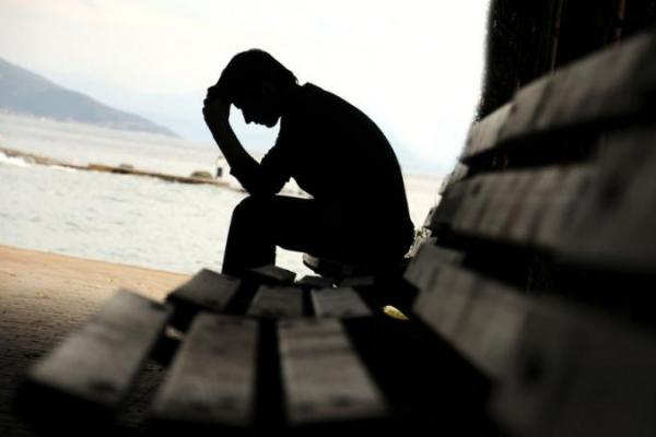 Sebelum bicara soal depresi, satu hal yang perlu diketahui adalah depresi berbeda dengan kesedihan atau kesepian.