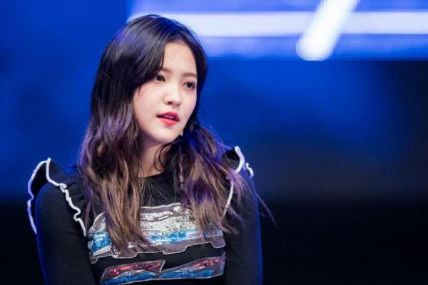 Red Velvet Yeri menjelaskan bahwa setelah dia dan Seulgi terlibat kecelakaan mobil pada Oktober 2016 lalu dia telah mengalami trauma emosial semenjak itu