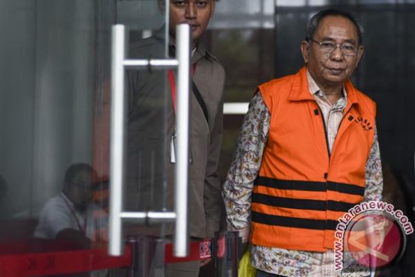 Uang suap sebesar Rp 9,5 miliar diberikan untuk menggerakkan Charles agar menyetujui permintaan Ditjen P2KTrans untuk menambah anggaran.