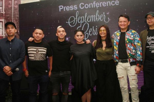 Penyanyi diva pop legendaris Indonesia Vina Panduwinata akan kembali menggelar konser tunggalnya yang bertajuk ”September Ceria With Vina Panduwinata”