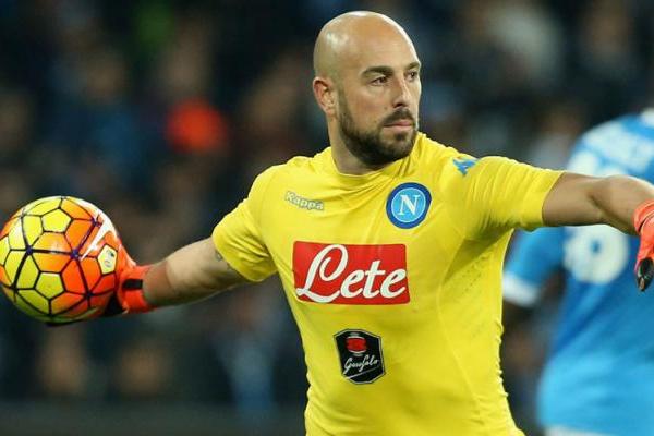 Napoli mempersilakan Reina hengkang dengan syarat mahar 15 juta euro atau Rp 238 miliar.