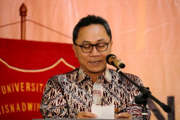 Bertepatan dengan peringatan Hari Sumpah Pemuda, di depan ratusan mahasiswa, Zulkifli mengingatkan para pemuda untuk mengamalkan Pancasila dalam kehidupan sehari-hari.