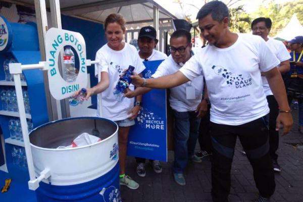 Sampah botol plastik yang terkumpul dalam acara ini kemudian akan dibawa ke Unit Bisnis Daur Ulang/Recycling Business Unit (RBU) untuk diproses menjadi cacahan plastik yang merupakan bahan baku produk baru.