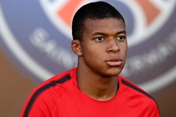 Mbappe dilaporkan muncul sebagai target untuk raksasa LaLiga Madrid, yang masih mencari untuk mengisi kekosongan yang ditinggalkan oleh Cristiano Ronaldo setelah kepindahannya ke Juventus tahun lalu.