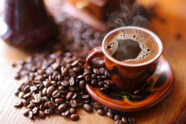 Empat cangkir kopi sehari bisa mengurangi kemungkinan kematian dini.