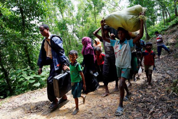 Pemerintahan Presiden Jokowi diminta untuk segera melayangkan kecaman keras terhadap Myanmar terkait pembantaian warga Muslim Rohingya oleh militer Myanmar.