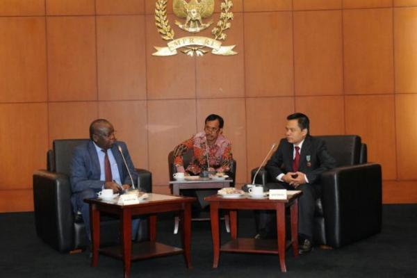 Delegasi Kementerian Urusan Devolusi Republik Kenya dipimpin Sekretaris Utama Kementerian Negara Bidang Devolusi Mr. Micah P. Powon