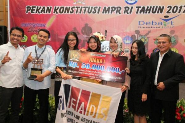 Universitas Padjajaran Bandung berhasil meraih Juara I Nasional Lomba Constitutional Drafting (Condraft) MPR RI