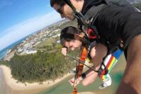 Pria Ini Rayakan Ulang Tahun dengan Telanjang Sambil Main Biola 