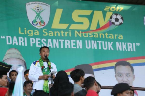 Penentuan Bumi Lasinrang sebagai tempat dimulainya unjuk gigi pesepakbola yang dikenal kaum sarungan ini dinilai dari letak geografis yang strategis diantara dua provinsi Sulsel dan Sulbar yang merupakan Region Zona Sulawesi 2.